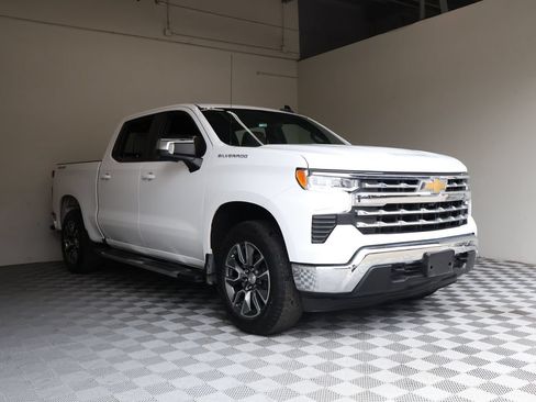 Used 2025 Chevrolet Silverado 1500 LT w/ Safety Package AWD/4WD image 6