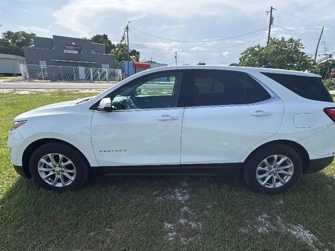 Used 2019 Chevrolet Equinox LT w/ Driver Convenience Package FWD image 3