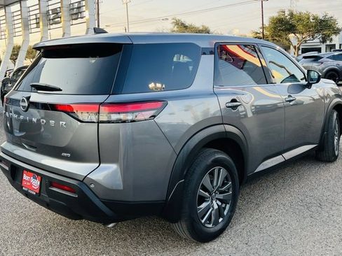 Certified 2025 Nissan Pathfinder S image 6