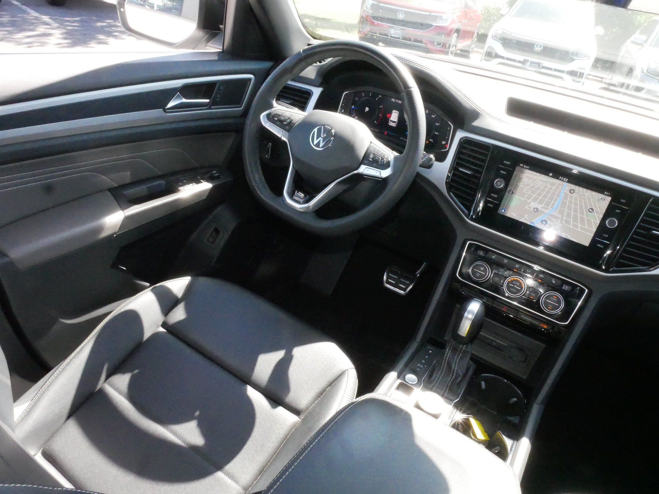 Certified 2023 Volkswagen Atlas Cross Sport SEL R-Line AWD/4WD image 9