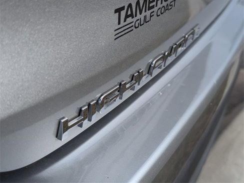 Used 2021 Toyota Highlander LE image 30