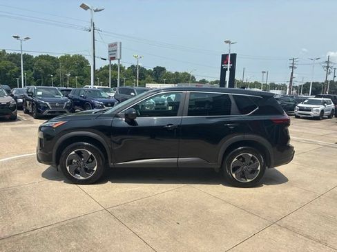 Used 2024 Nissan Rogue SV FWD image 4