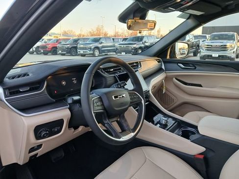 New 2025 Jeep Grand Cherokee Limited w/ Trailer Tow Package AWD/4WD image 9