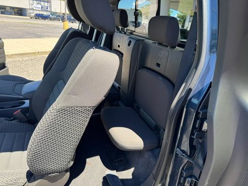 Used 2018 Nissan Frontier SV AWD/4WD image 11