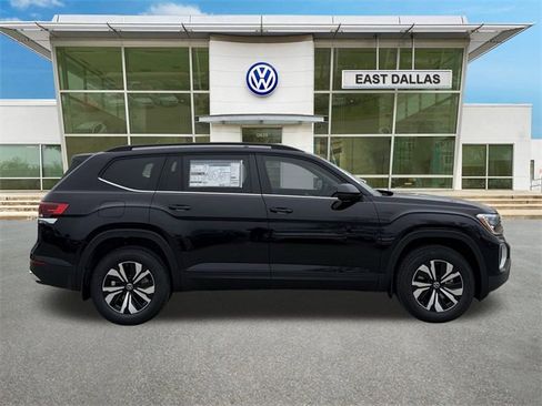 New 2026 Volkswagen Atlas SE image 2