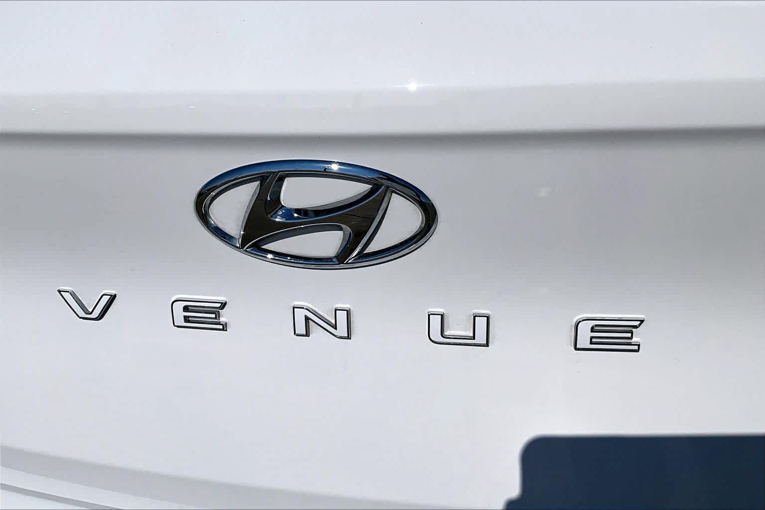 Used 2026 Hyundai Venue SE FWD image 30