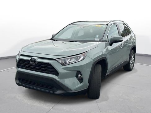 Used 2020 Toyota RAV4 XLE Premium image 2