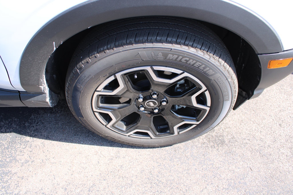 Used 2025 Ford Bronco Sport Outer Banks w/ Outer Banks Tech Package+ AWD/4WD image 3