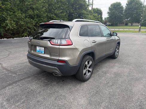 Used 2019 Jeep Cherokee Limited AWD/4WD image 3