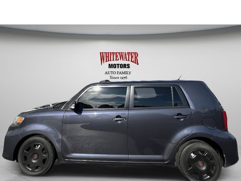 Used 2012 Scion xB FWD image 3