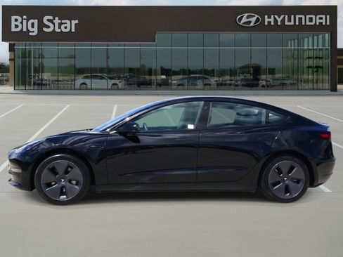 Used 2023 Tesla Model 3 Standard Range RWD image 2