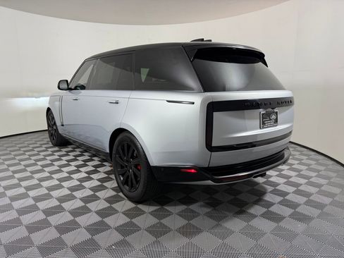 Used 2024 Land Rover Range Rover Long Wheelbase SE image 3