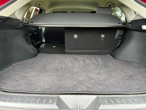 Used 2021 Toyota Venza LE w/ Carpet Mat Package (TMS) image 39