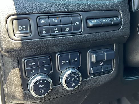 Certified 2022 GMC Yukon Denali w/ Denali Ultimate Package AWD/4WD image 34