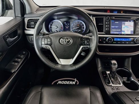 Used 2019 Toyota Highlander XLE AWD/4WD image 24
