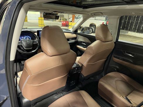 Used 2024 Toyota Grand Highlander AWD image 31