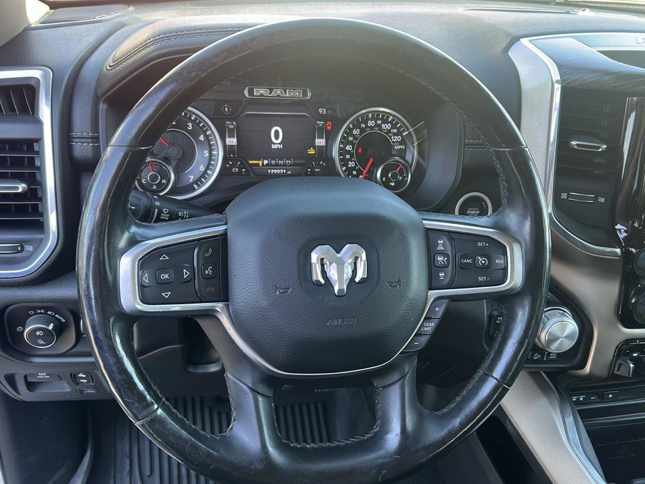 Used 2019 RAM 1500 Laramie AWD/4WD image 15