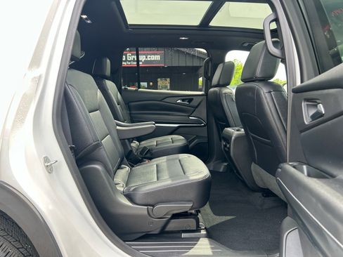 Used 2025 Chevrolet Traverse LT w/ Sun and Wheel Package AWD/4WD image 14