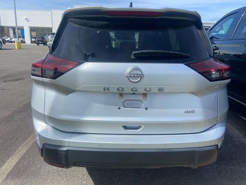 Used 2024 Nissan Rogue S image 9