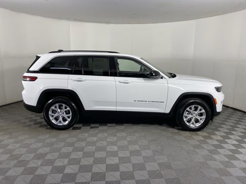 Used 2023 Jeep Grand Cherokee Limited AWD/4WD image 8