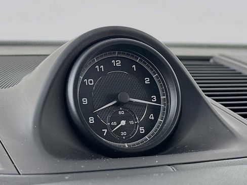 Certified 2022 Porsche Macan AWD/4WD image 16