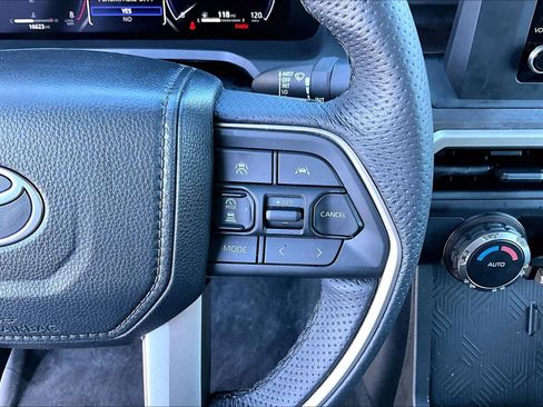 Used 2025 Toyota Tacoma TRD Sport AWD/4WD image 36