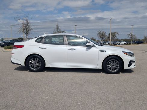 Used 2019 Kia Optima LX image 4