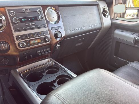 Used 2011 Ford F250 Lariat w/ Lariat Interior Pkg AWD/4WD image 19