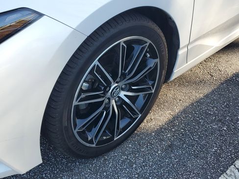 Used 2020 Toyota Avalon XSE image 6