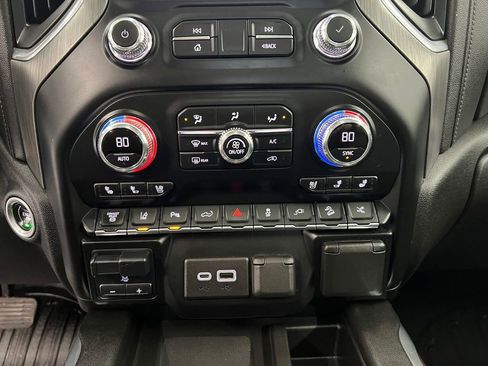 Used 2021 GMC Sierra 3500 Denali w/ Denali Ultimate Package AWD/4WD image 12