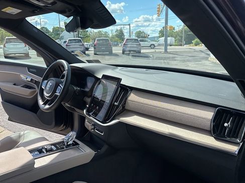 Used 2025 Volvo XC90 B5 Core w/ Climate Package AWD/4WD image 31