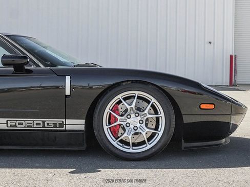 Used 2005 Ford GT RWD image 11