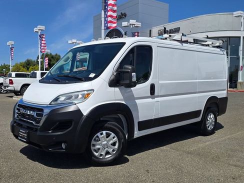 Used 2025 RAM ProMaster 2500 w/ Quick Order Package 22G SLT FWD image 3