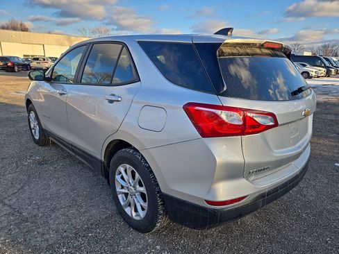 Used 2020 Chevrolet Equinox LS w/ LS Convenience Package image 3