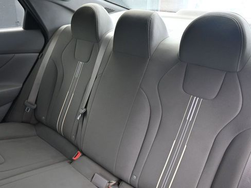 Used 2024 Hyundai Elantra SEL FWD image 18