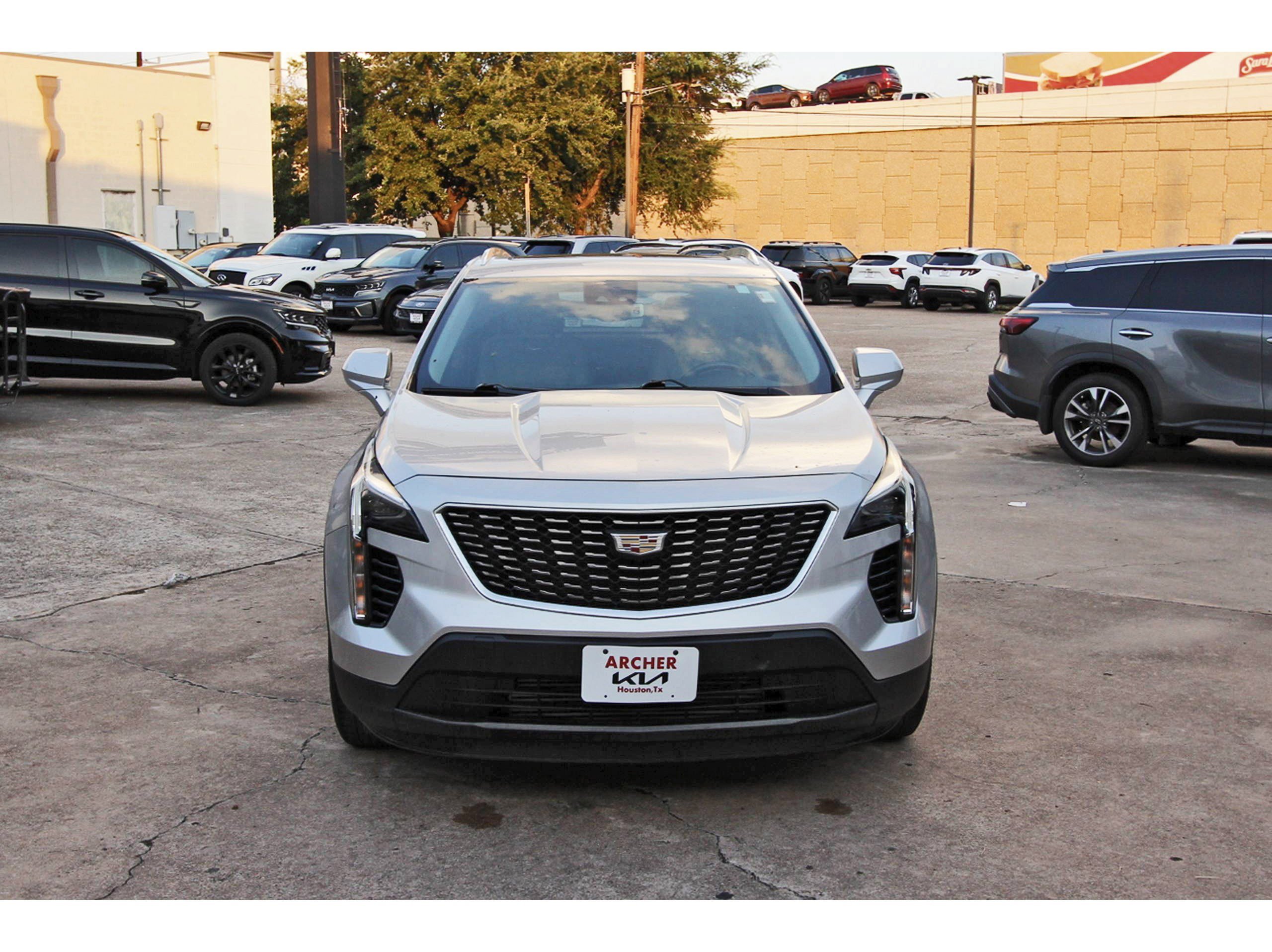 Used 2022 Cadillac XT4 Luxury w/ Cold Weather Package FWD image 2