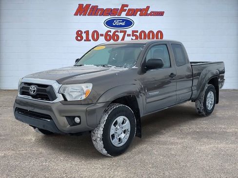 Used 2015 Toyota Tacoma 4x4 Access Cab V6 image 2