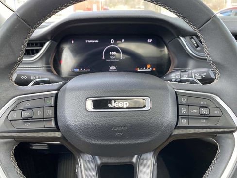 Certified 2023 Jeep Grand Cherokee Laredo X AWD/4WD image 15