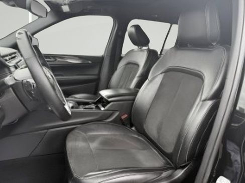 Used 2022 Jeep Grand Cherokee Altitude image 4