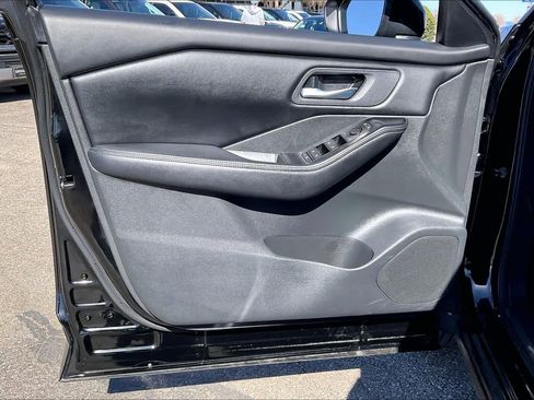 Used 2025 Nissan Rogue SV image 22