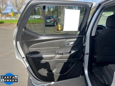 Used 2021 Chevrolet Traverse LS AWD/4WD image 12