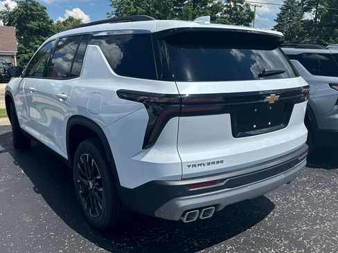 New 2026 Chevrolet Traverse LT w/ Sun and Wheel Package FWD image 4