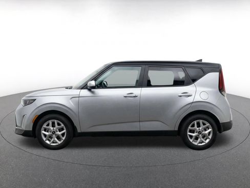 Used 2025 Kia Soul LX w/ LX Technology Package FWD image 4