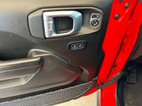 Used 2022 Jeep Gladiator Sport AWD/4WD image 12