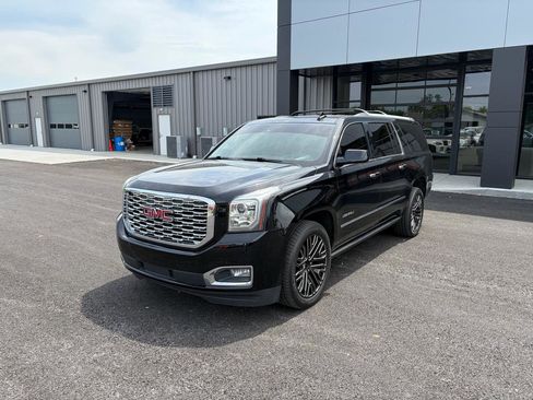 Used 2018 GMC Yukon XL Denali w/ Denali Ultimate Package AWD/4WD image 7