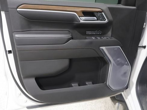 Used 2022 Chevrolet Silverado 1500 High Country w/ High Country Premium Package AWD/4WD image 14