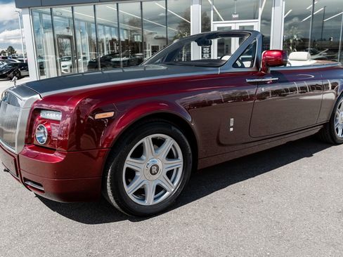 Used 2010 Rolls-Royce Phantom Drophead Coupe image 21