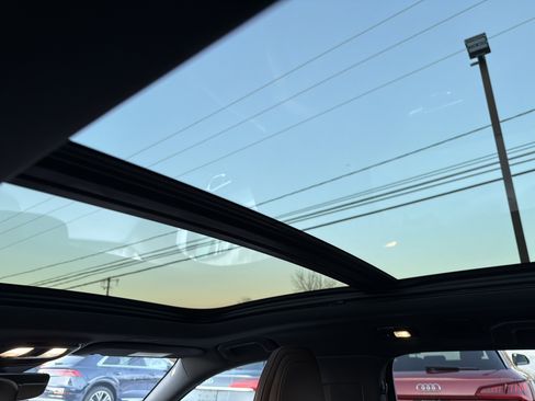 Used 2025 Volvo V60 B5 Cross Country Plus image 9