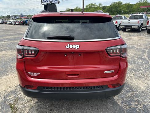 Used 2018 Jeep Compass Latitude w/ Popular Equipment Group FWD image 9