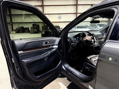 Used 2018 Ford Explorer Limited AWD/4WD image 12